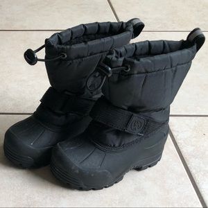 Black winter snow boots